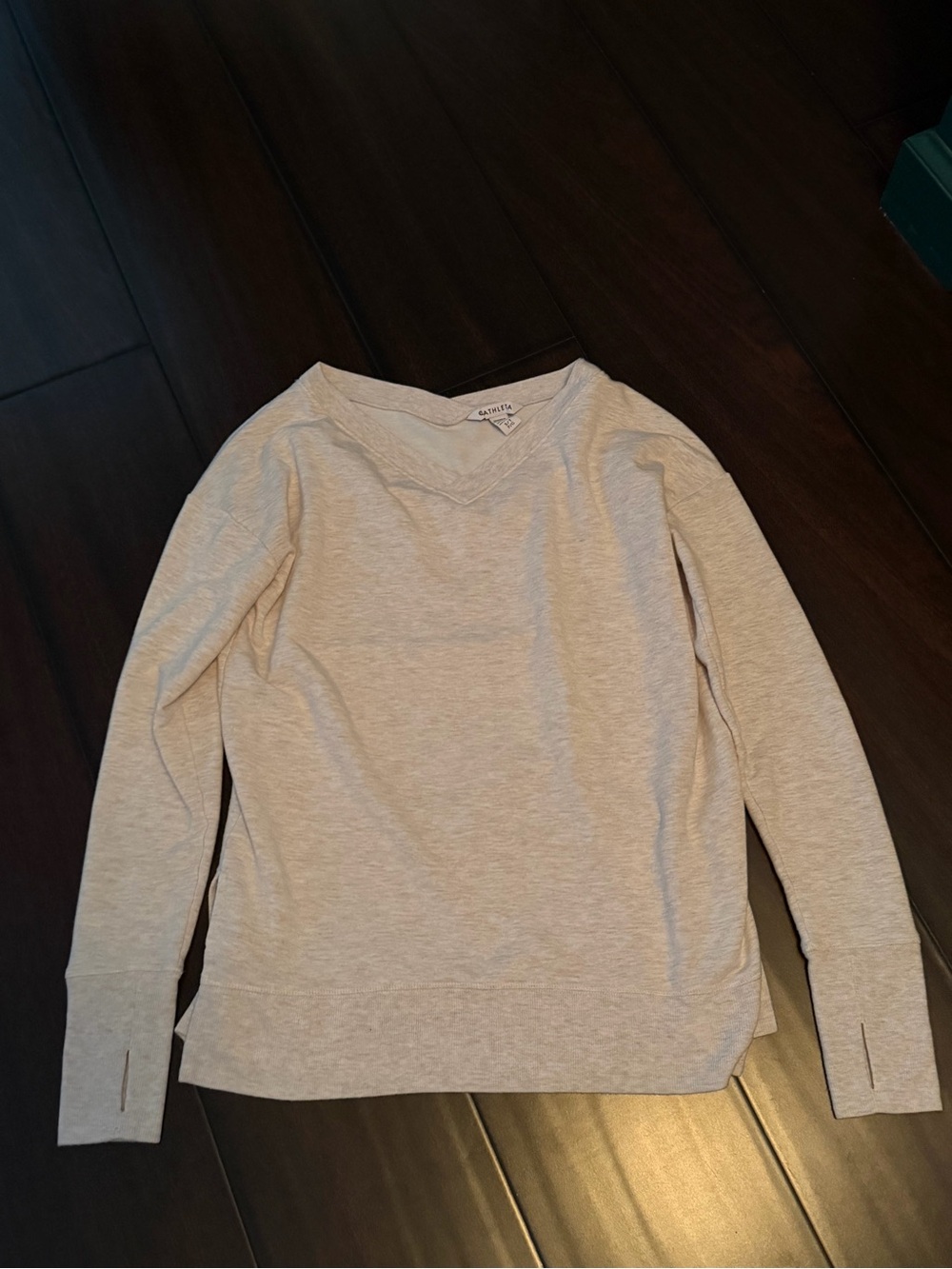 Athleta Light Cream V-Neck Long Sleeve Sweater